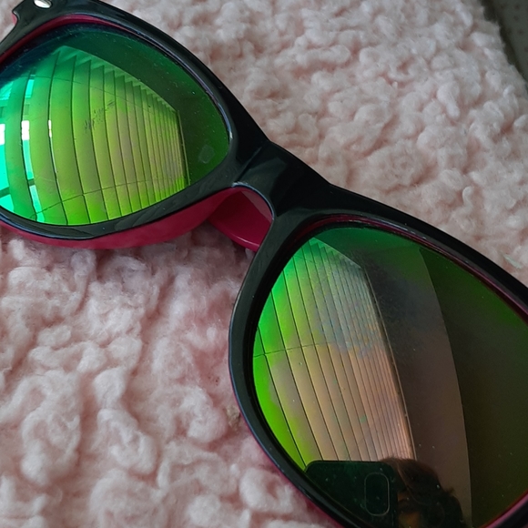 Reflective Sunglasses 😎 - Picture 2 of 4